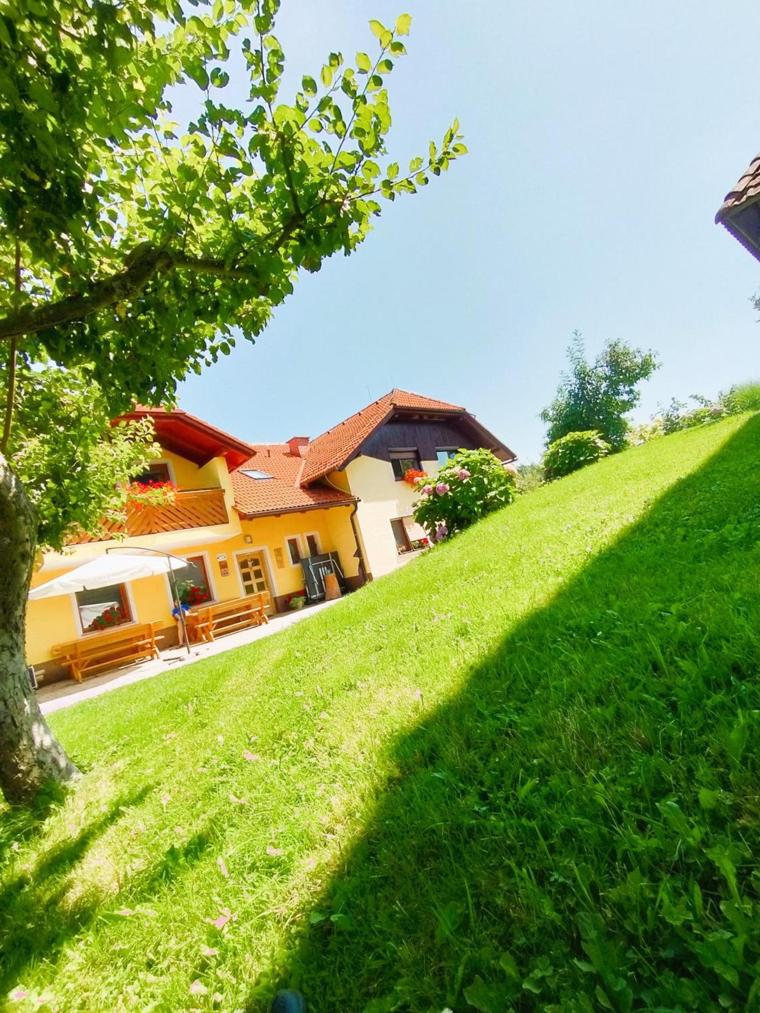 Apartments Organic Tourist Farm Gradisnik Prevalje المظهر الخارجي الصورة
