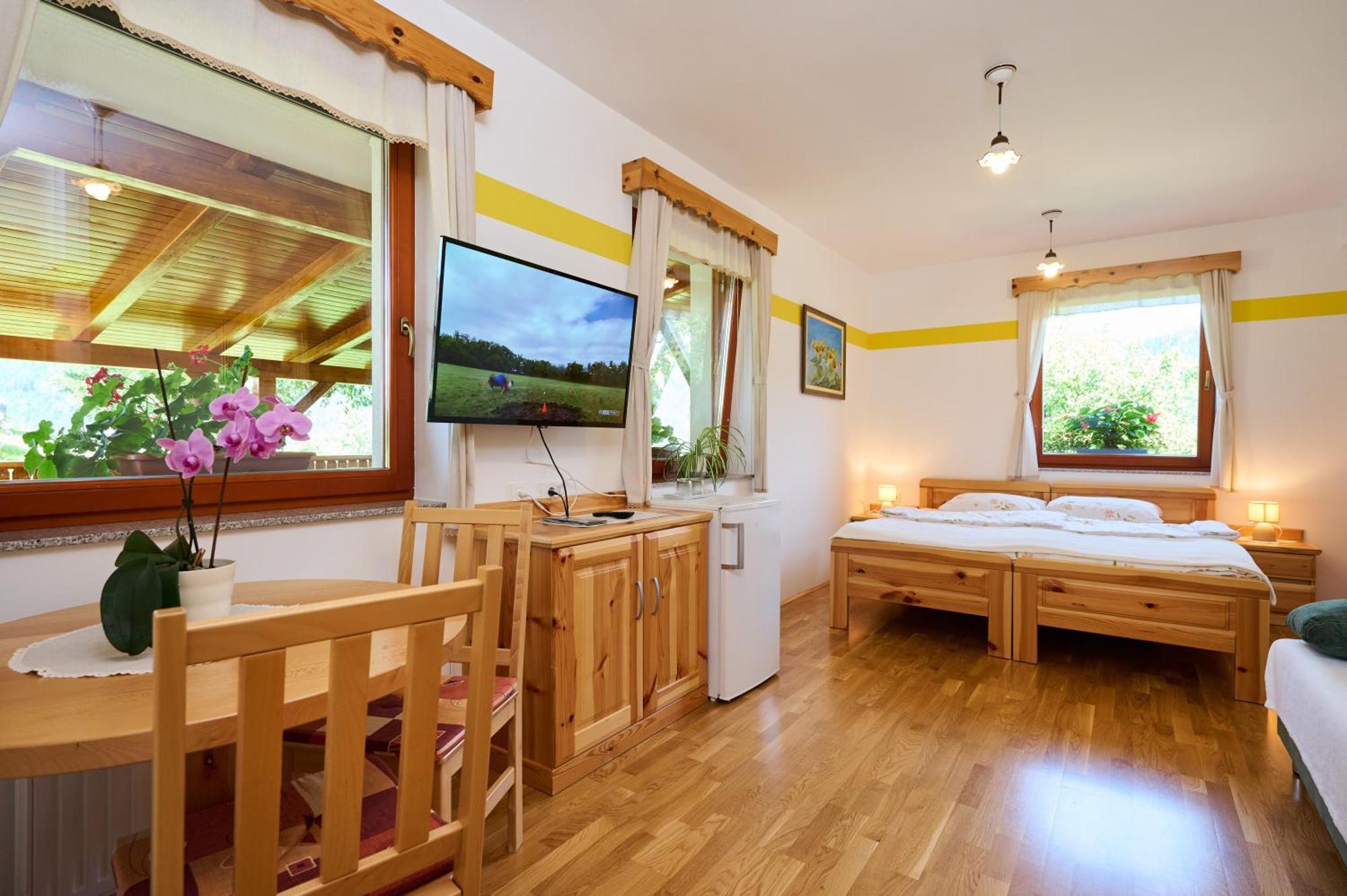 Apartments Organic Tourist Farm Gradisnik Prevalje المظهر الخارجي الصورة