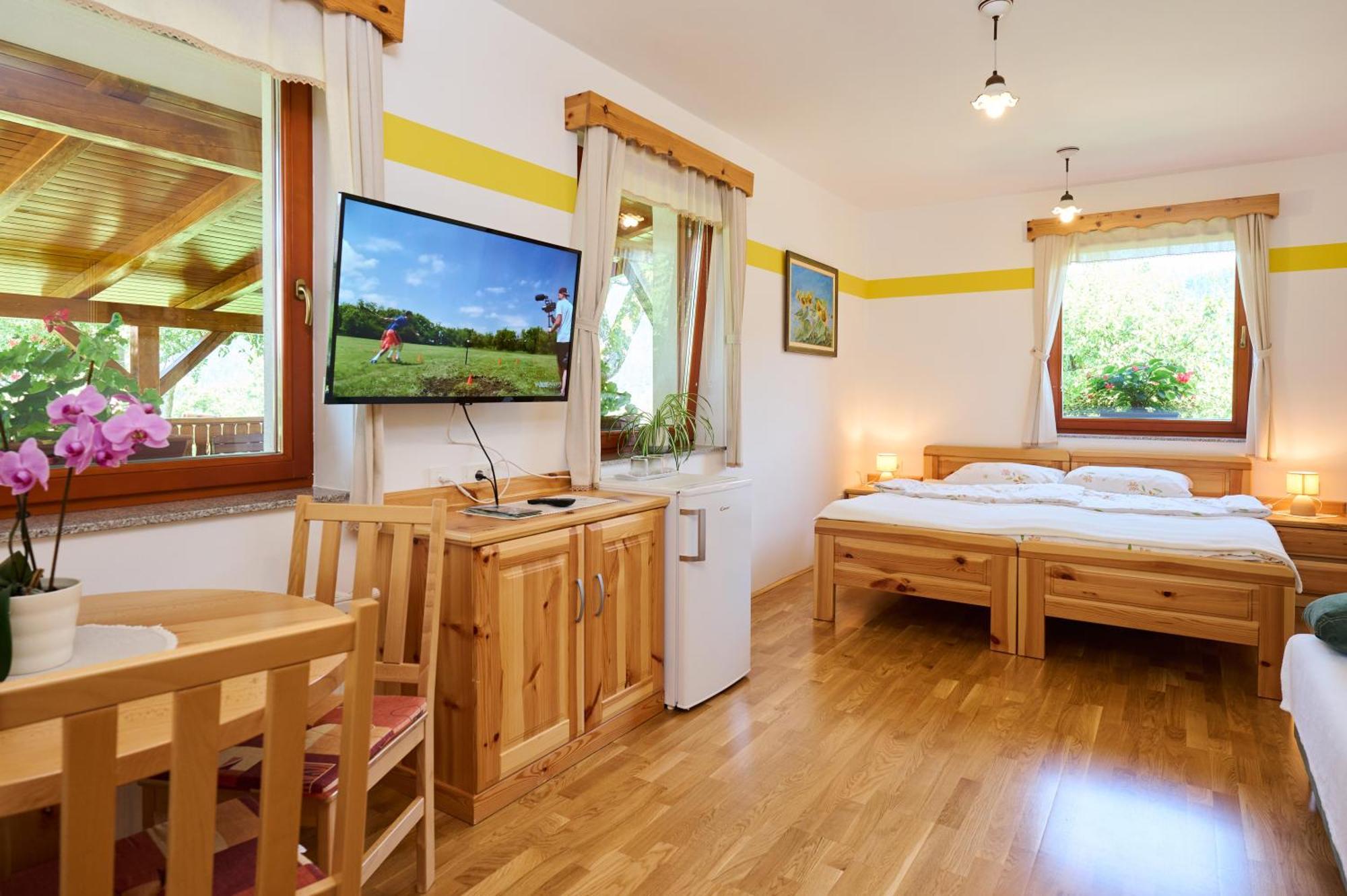 Apartments Organic Tourist Farm Gradisnik Prevalje المظهر الخارجي الصورة